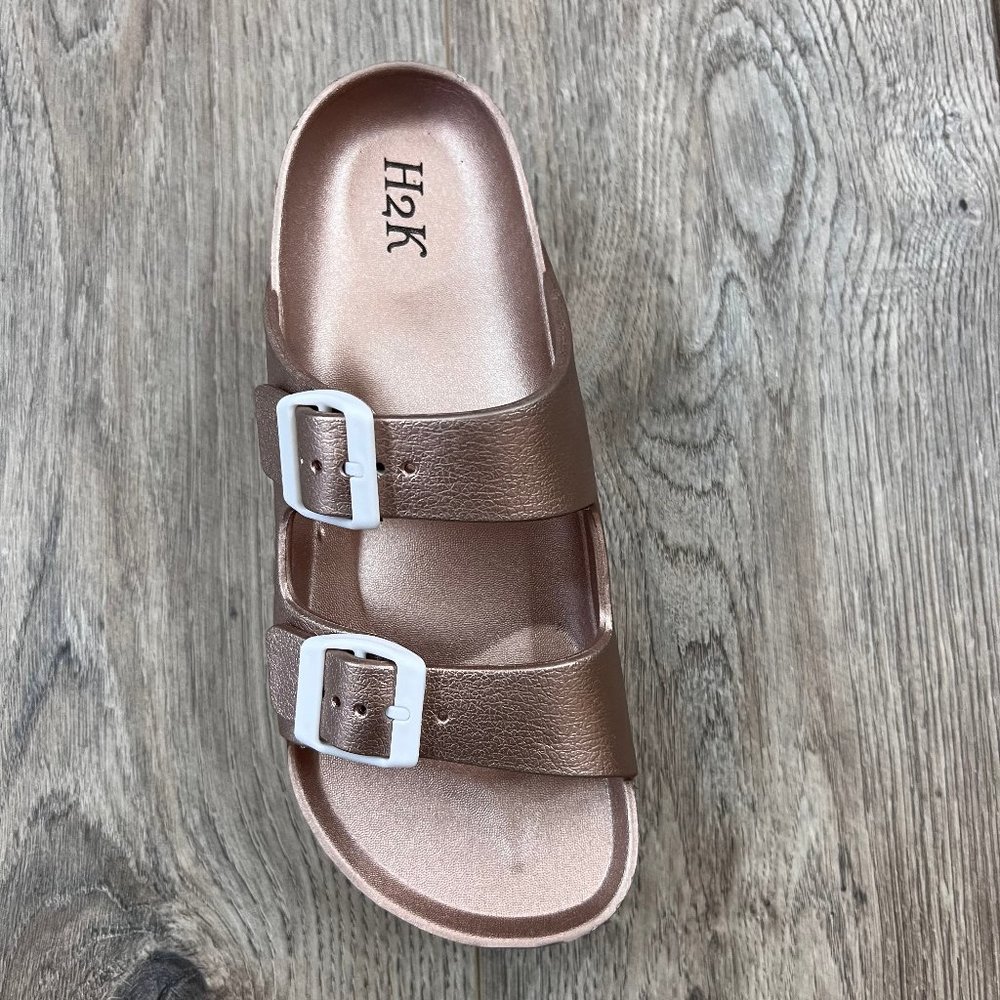 NWT H2K Buddy II Champagne Sandal